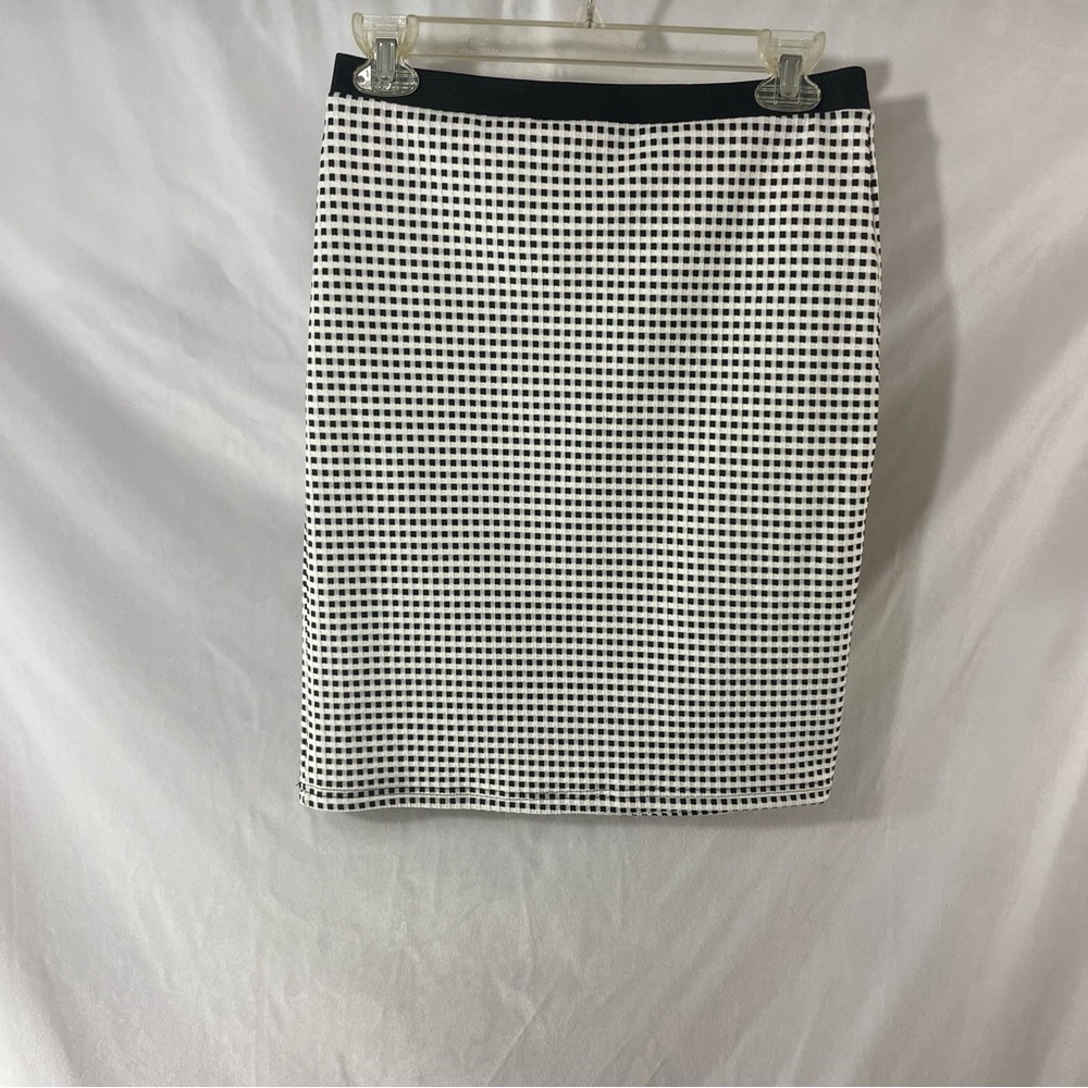 Forever 21 Black and White Pencil Skirt Classic Style